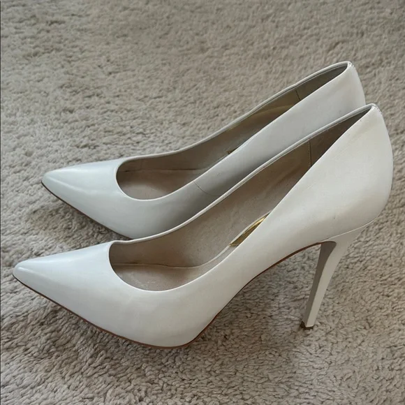 Michael Kors White Heels Classic Pointed-Toe Pumps - Picture 2 of 5